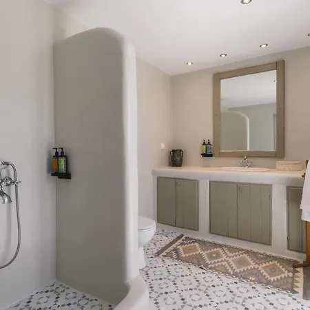 Thalia - 4 Bdrm - In 200m - Mg Villa